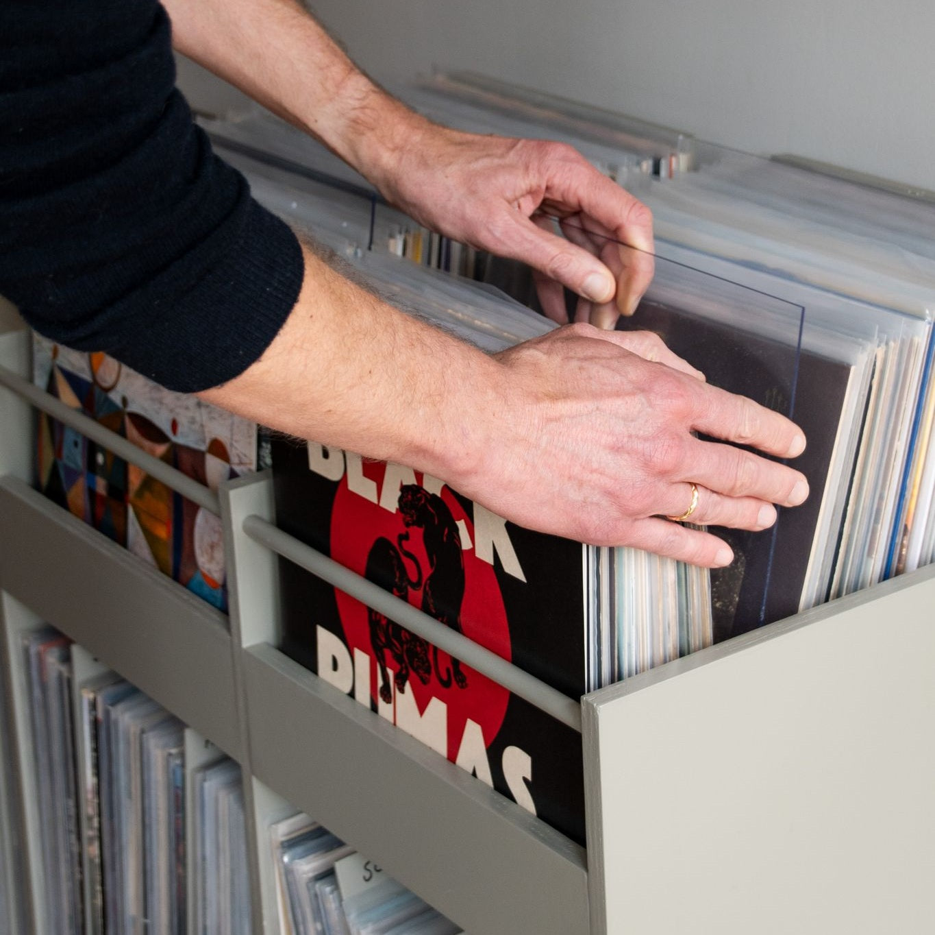 Plexiglass for vinyl records – keep pets off LP storage