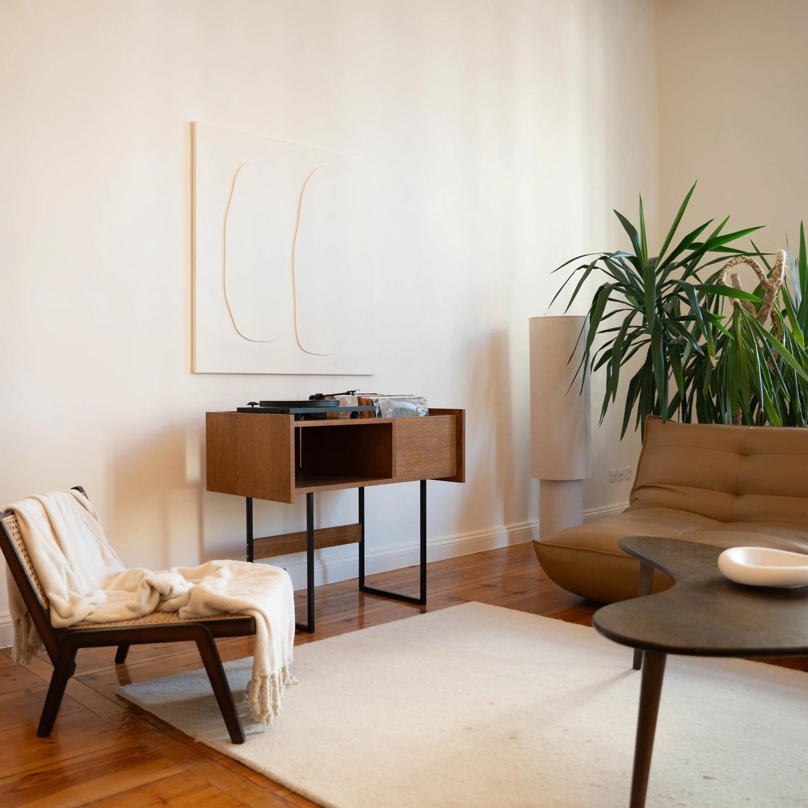 PLAY record cabinet – solid wood LP storage